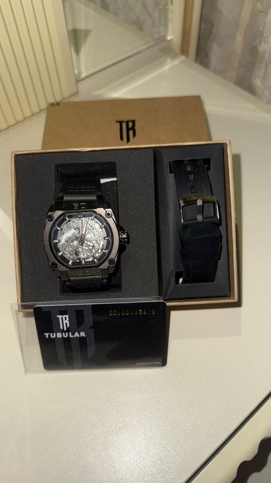Часы TUBULAR новый