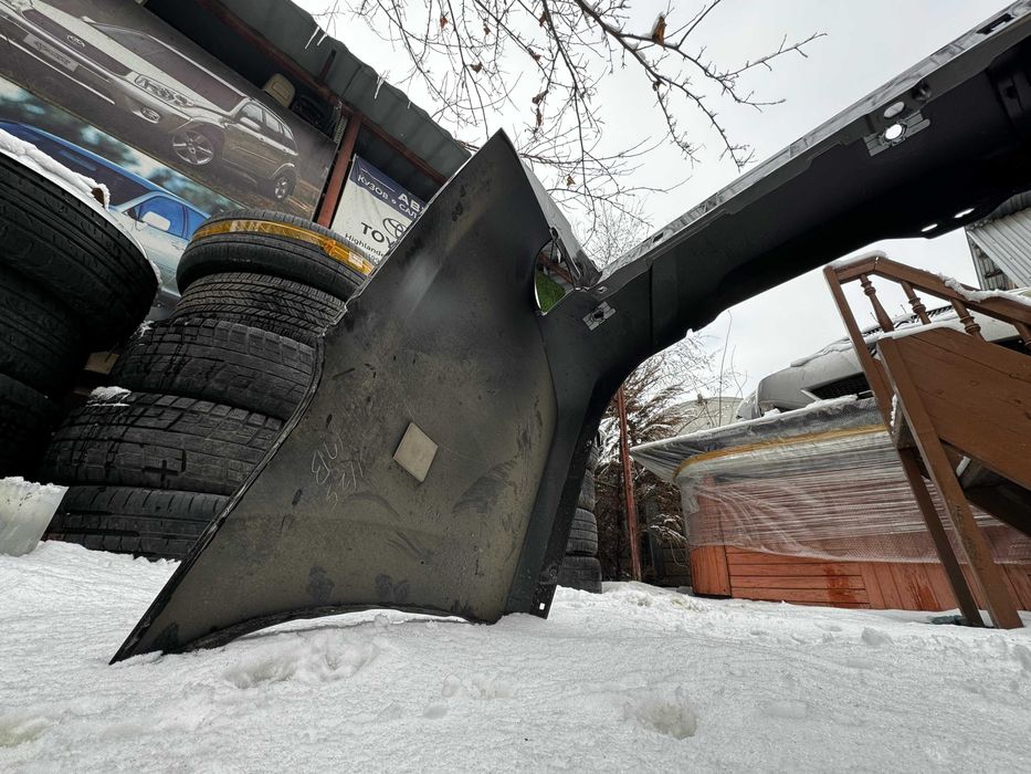 Задний бампер  Lexus LX570