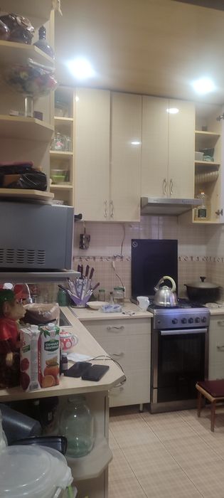Продается 2 комн, 1й этаж,  Феруза школа 205
