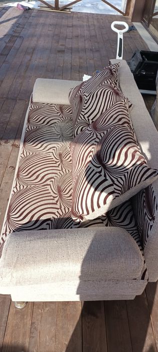 Продам диван с подушками