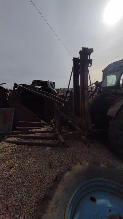 Продам погрузчик на трактор