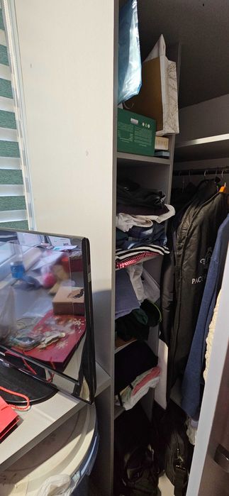 Продам большие шкафы и стол