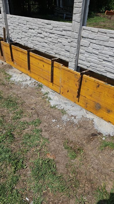 Garduri din placi prefabricate