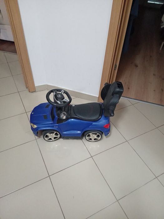 Детска кола , количка с музика и осветление