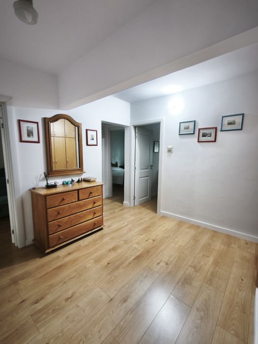 Închiriez apartament cu 3 camere in zona Nord/ Mall