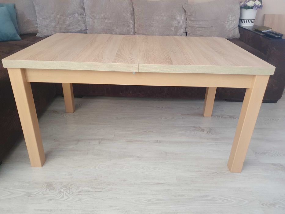 Трапезна маса с повдигащ механизъм