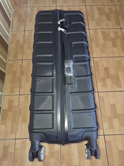 Valiza Troler Neagra cu Dungi Reliefate 90L
