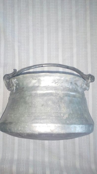 Лъжички 1 бр.-1,00 лв. и котле.