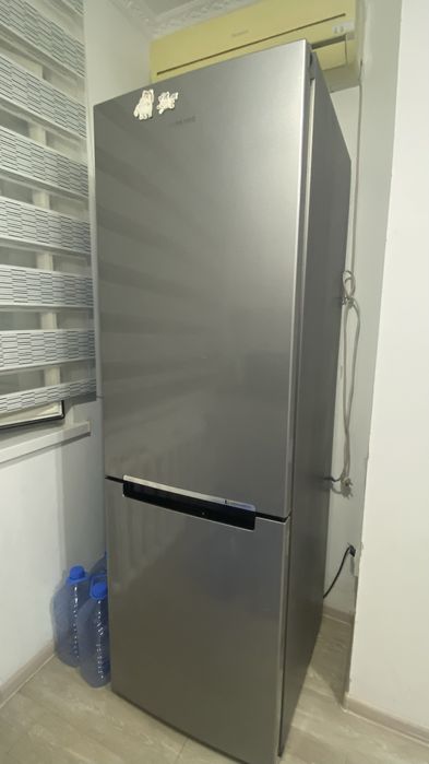 Продаётся Холодильник Samsung