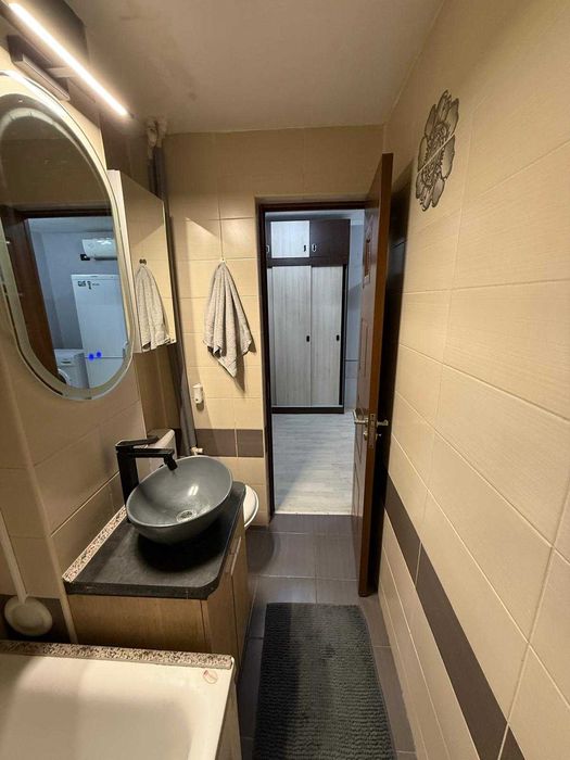 Garsoniera transformata in 2 camere, scoala 8, etaj 1