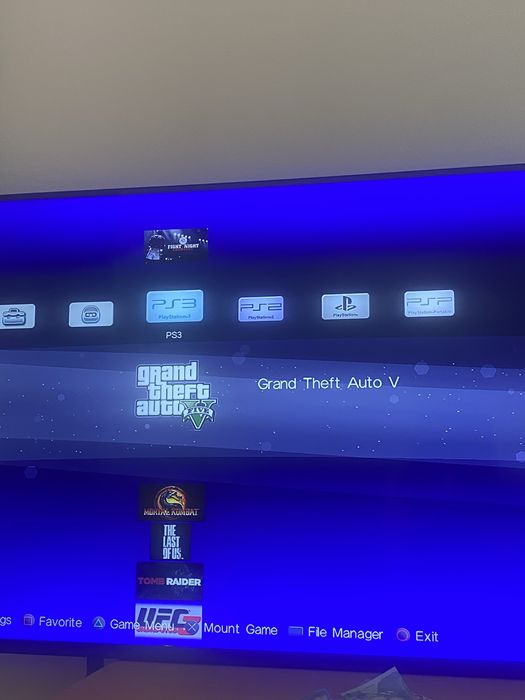 Vand Ps3 modat+ alte jocuri cu 2 manete