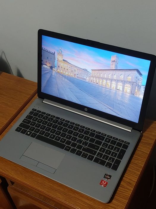 Laptop HP 255 G7 Ryzen 3 2200U 2,5Ghz/3,4Ghz, 8GB, 128GB, Vega 3 1GB, Windows 11 Office 2024