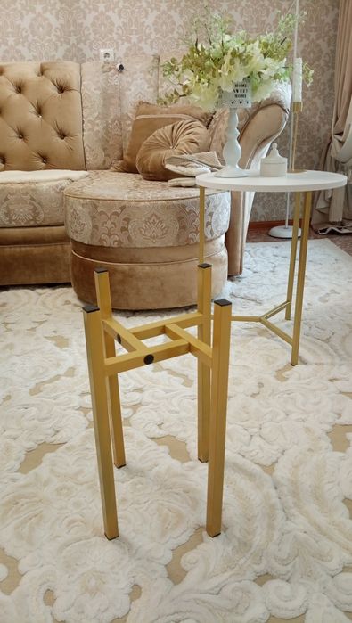 Подставка для цветов, металлическая