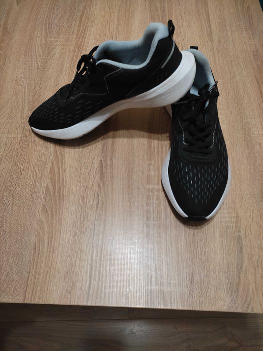 Обувки, маратонки