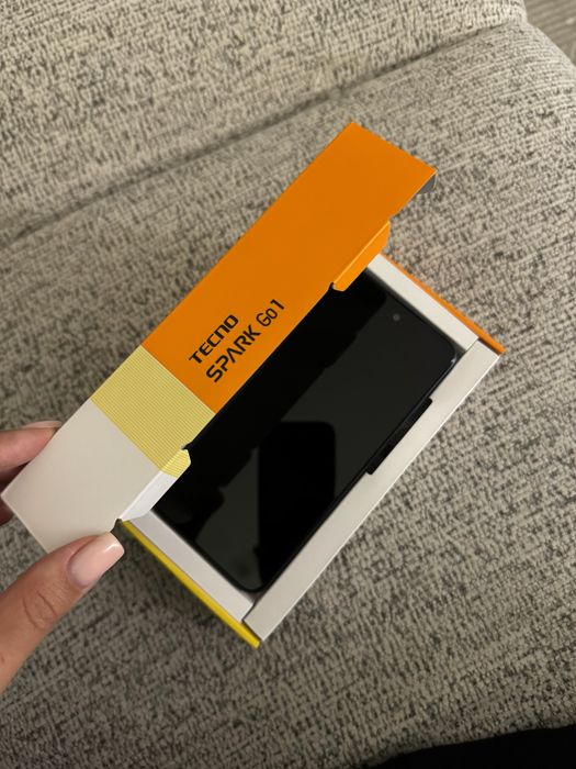 Телефон Tecno Spark Go 1