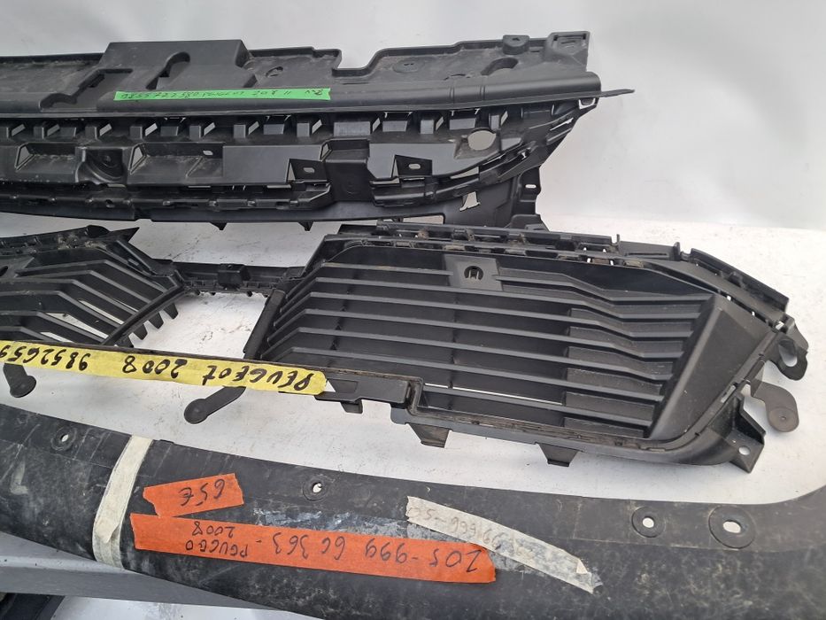 Решетка в броня  предна лайсна броня Peugeot 2008 Peugeot 208