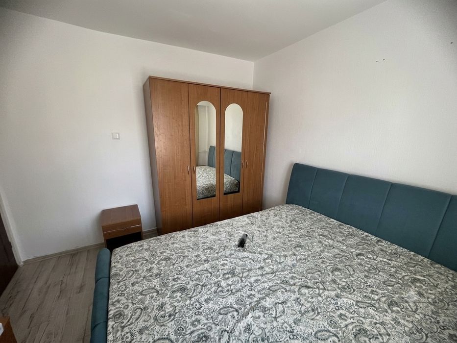 Închiriez apartament cu 3 camere