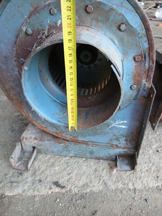 Ventilator exhaustor trifazic