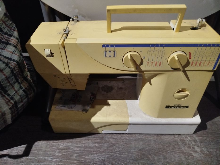 Швейная машина .