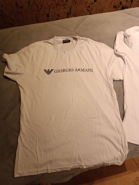 Два броя тениски състояние ново