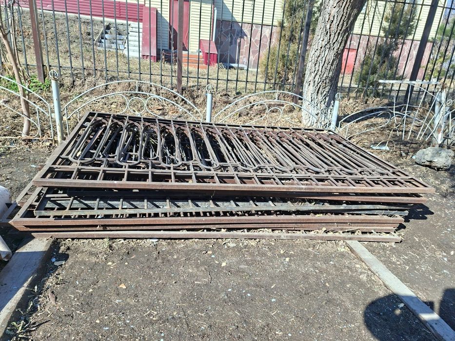 Забор   железный