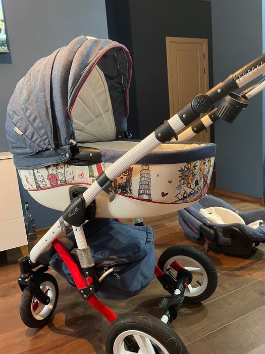 Коляска три в одном