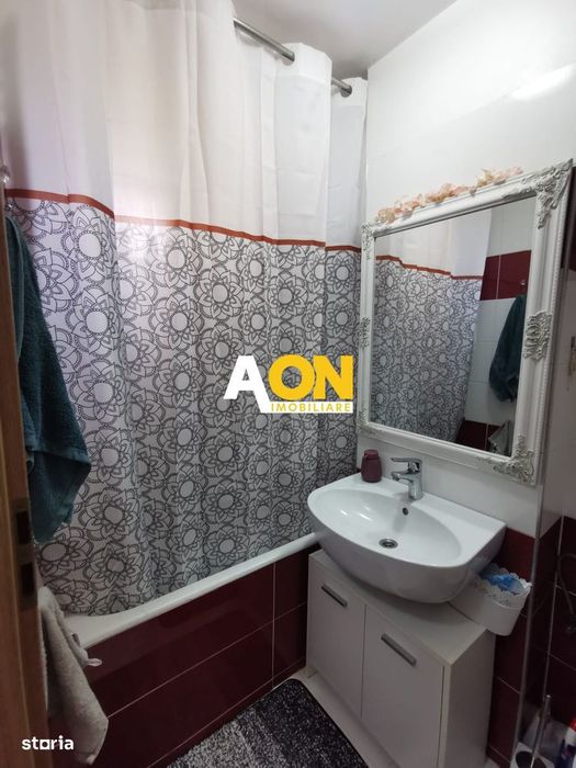 Apartament 3 camere, Cetate, etaj intermediar