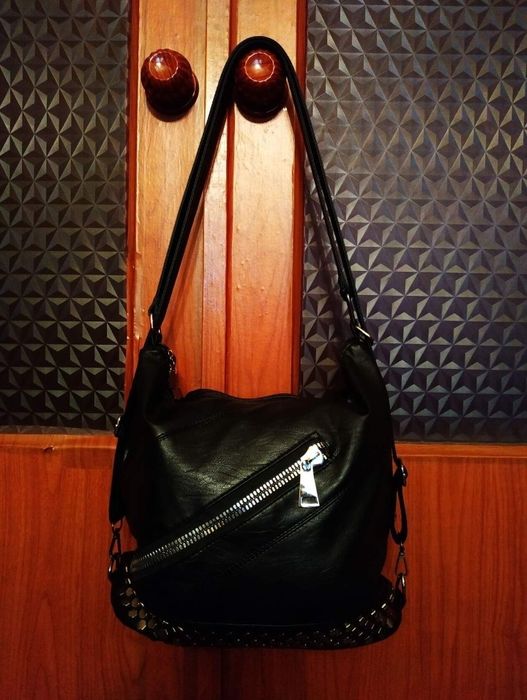 Сумка женская черного цвета. См. все фото