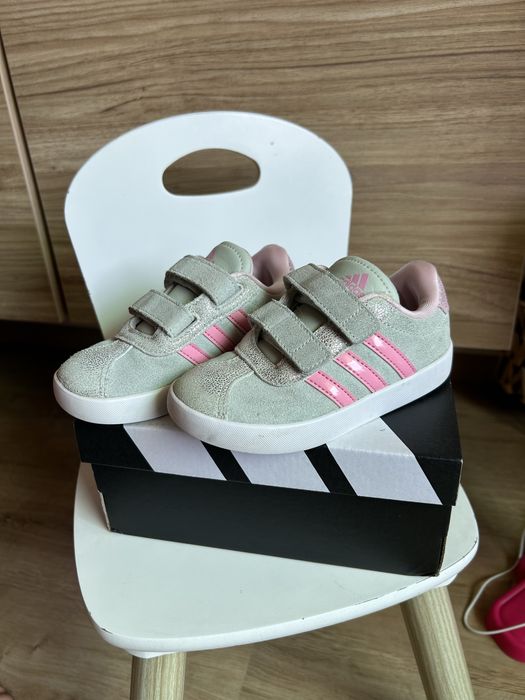 Обувки adidas за момиче