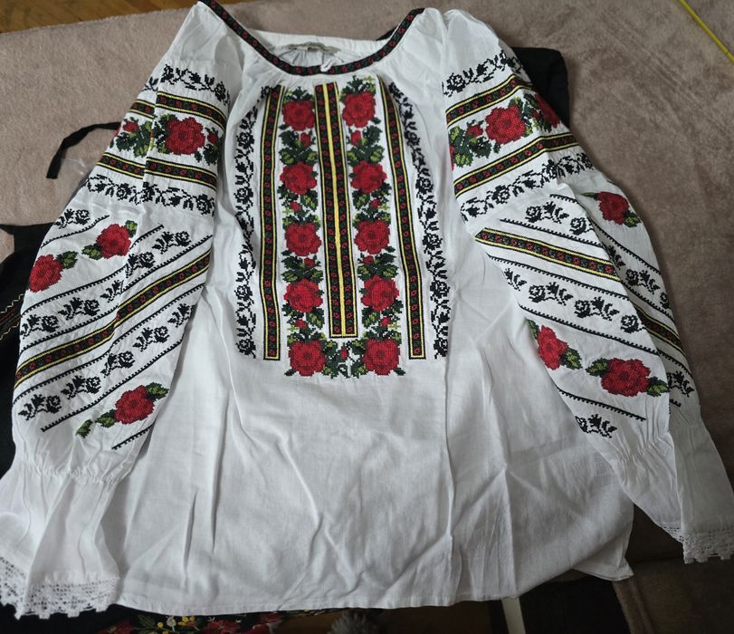 Ie tradițională nouă