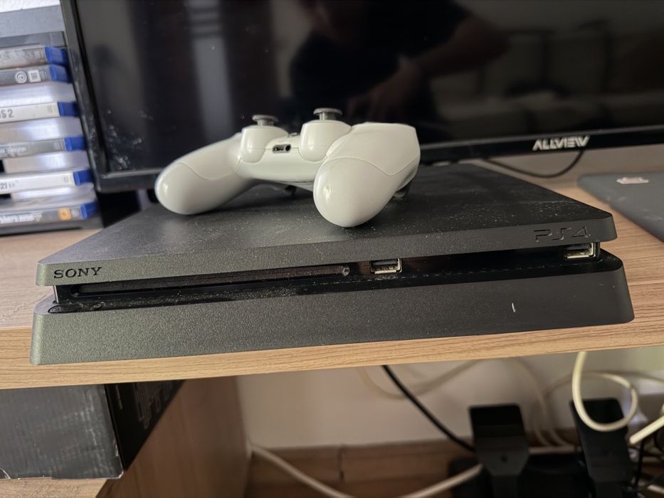Vând Ps4 cu Volan si pedale+jocuri