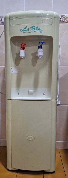 Куллер для воды .