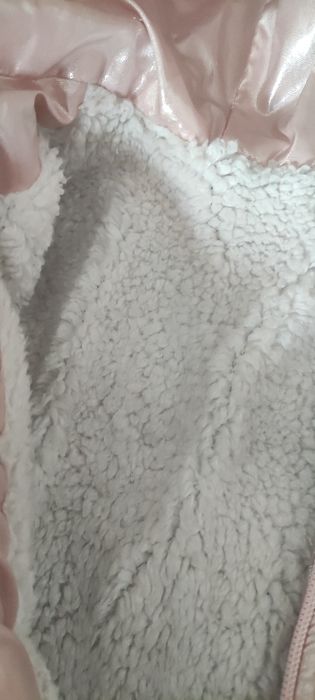 Много дебело яке и дънки с каракул