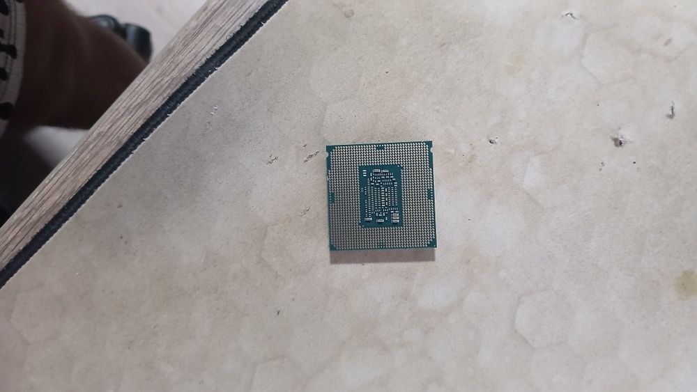Vand procesor i3 9100F