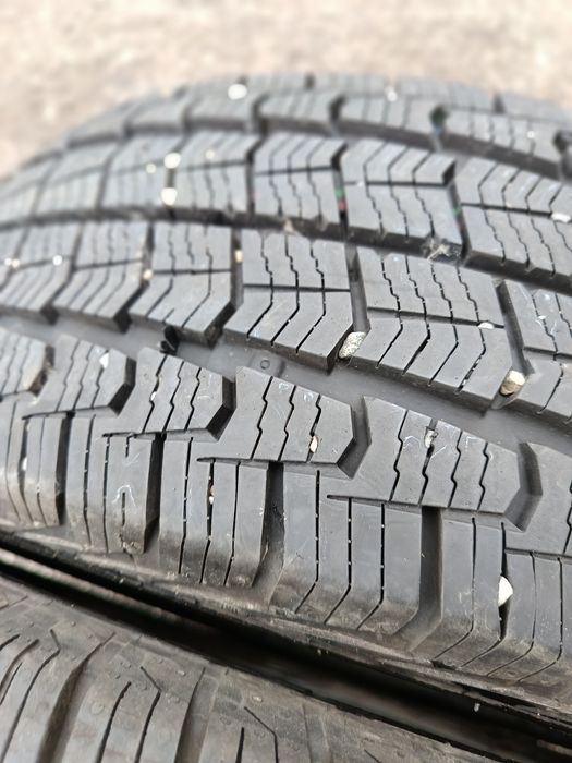 ЕДИНИЧНИ БУСОВИ -2024г.-16цола-215/65-1бр.-80лв."CONTINENTAL"