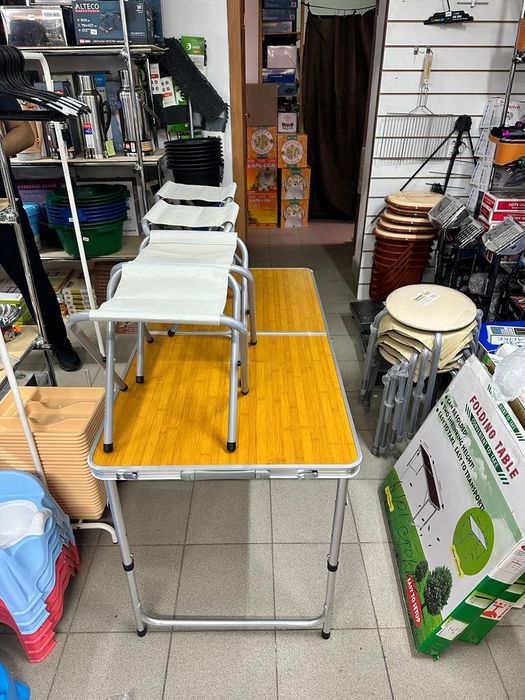 Стол и 4 стульчика