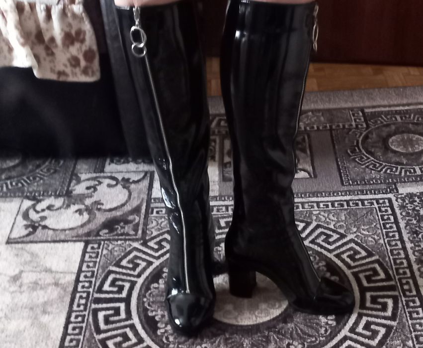 Продам лакированные сапоги