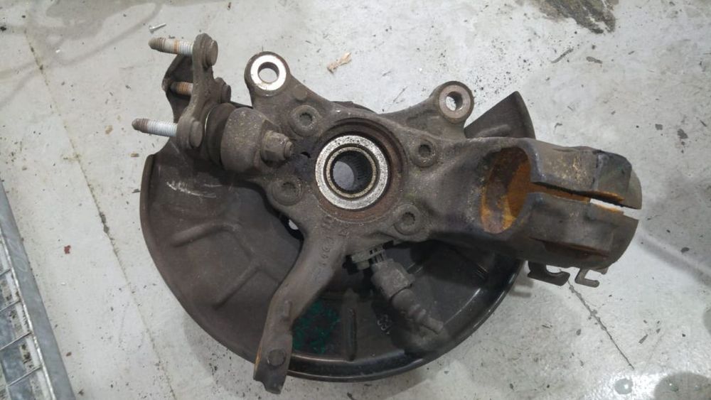 Fuzeta dreapta fata vw touran 1t