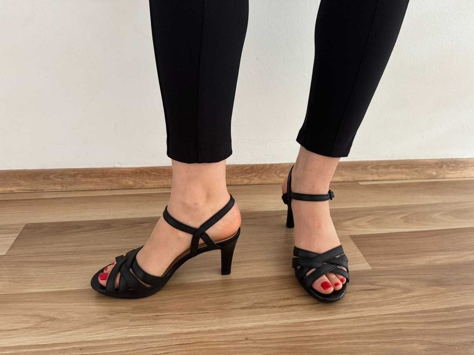 Нови Кожени Сандали от Clarks