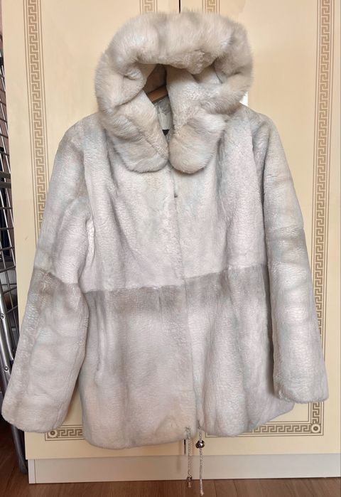 Шуба бобер с норковым капюшоном