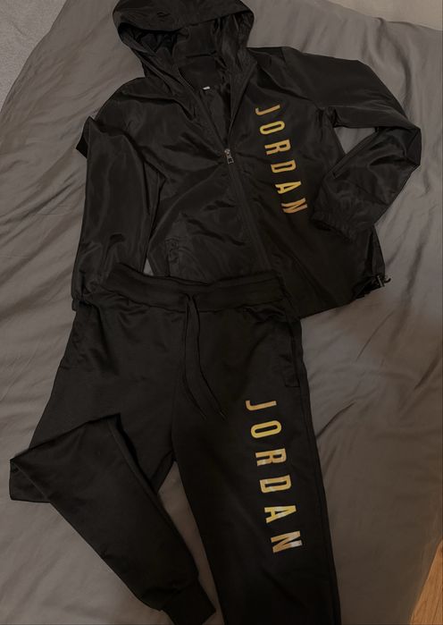 Мъжки черен спортен екип Jordan