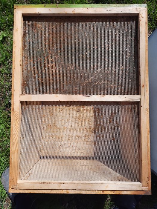 Cutii/lazi/stupi orizontali