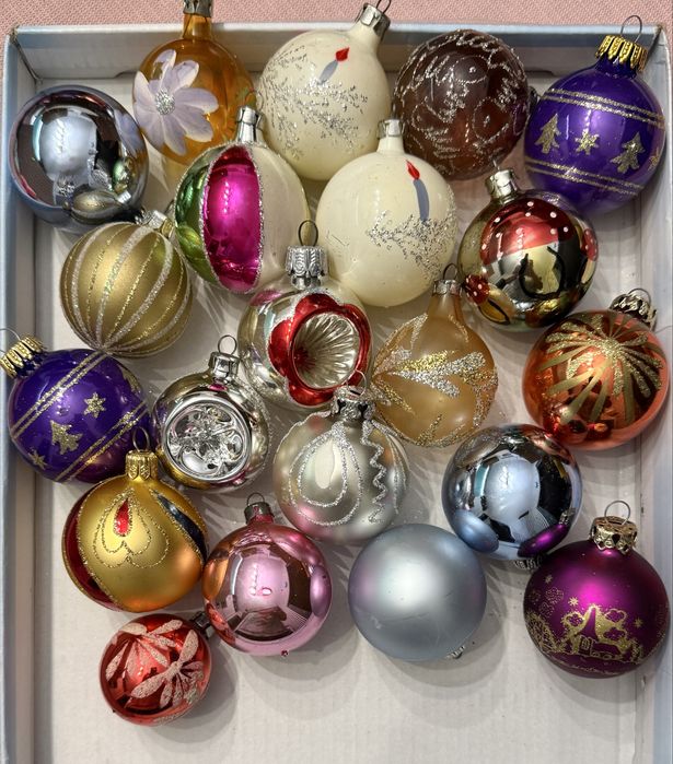 Globuri vechi pentru bradul de Craciun