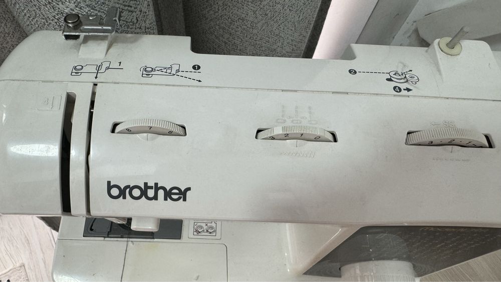 Швейная машина продаю срочно