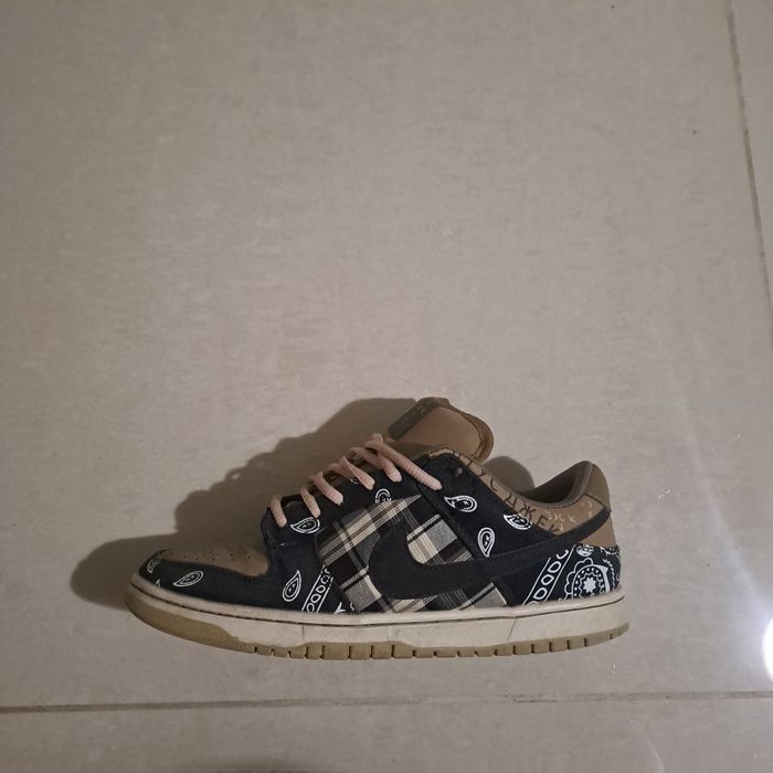 Продавам jordan 4 travis scott 1 I travis scott lol