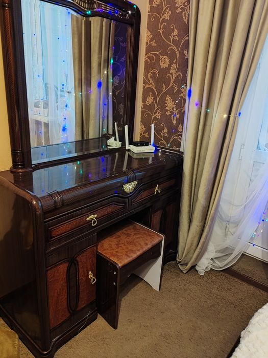 Продам спальный гарнитур