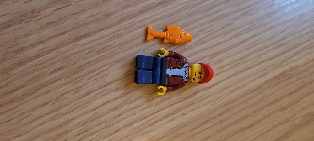 Barcă albă Lego cu omuleț