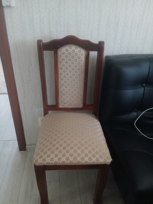 Продам 4 стула 10000 за стул