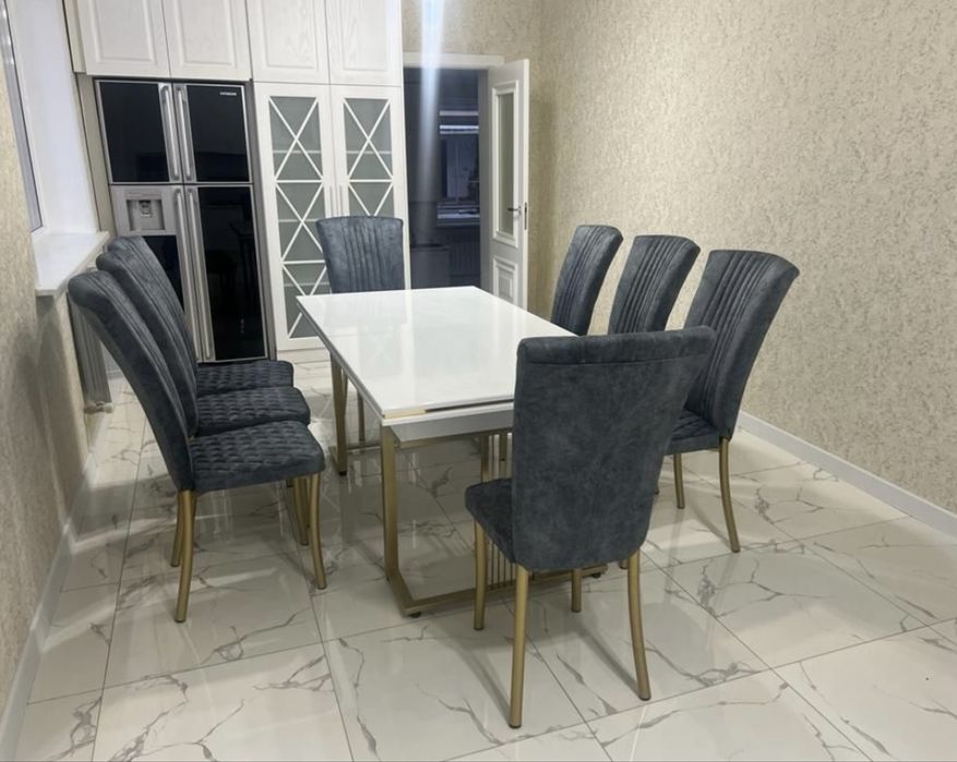 Продам стол со стульями в хоорошем состоянии