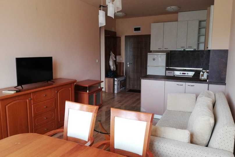 Дава се под наем Двустаен апартамент в Бургас, Изгрев - 56 кв.м за 255 € - Снимка #2